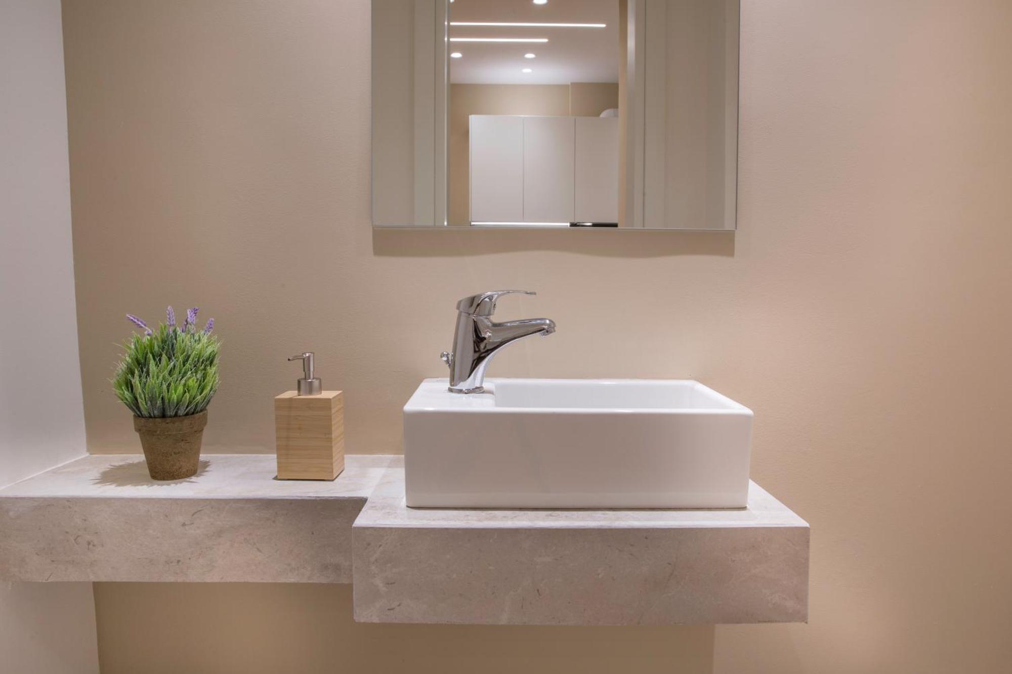 Urban Spacious Apartment Near Kallimarmaron Athens Ngoại thất bức ảnh